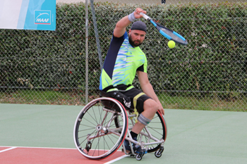 Joueur de paratennis au 10è Open de Chauray 2 au 4 juillet 2021