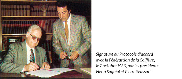 Signature du protocole accord avec la Fédération de la coiffure le 7 octobre 1986, par les présidents Henri Sagnial et Pierre Seassari